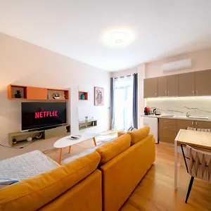Colorful Comfy Apartment Tirana